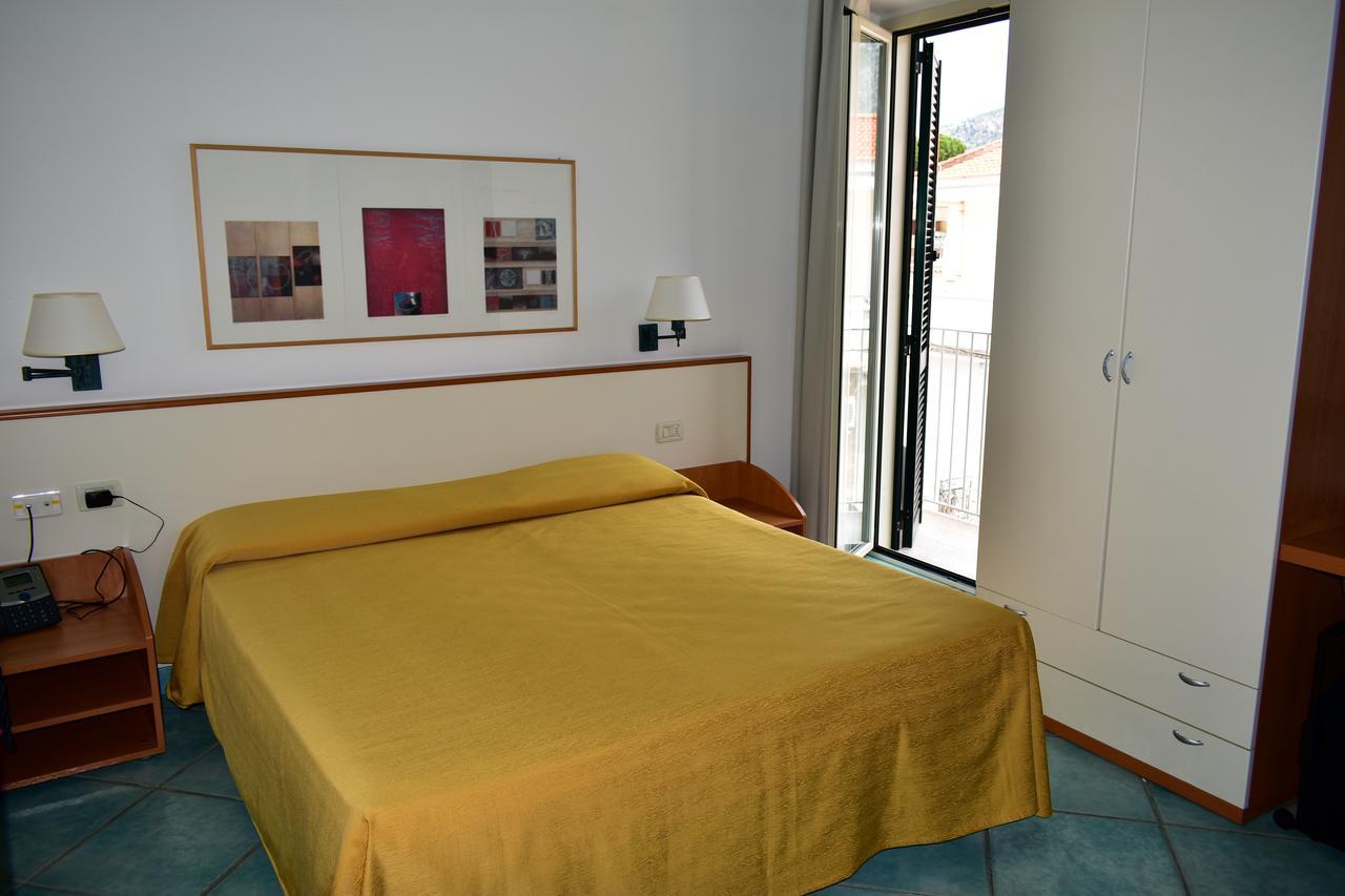 Hotel Amyclae Sperlonga Bagian luar foto