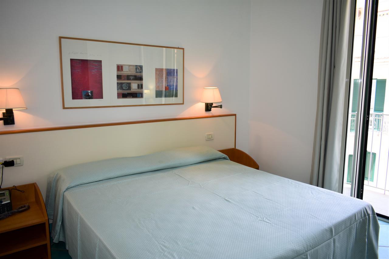 Hotel Amyclae Sperlonga Bagian luar foto
