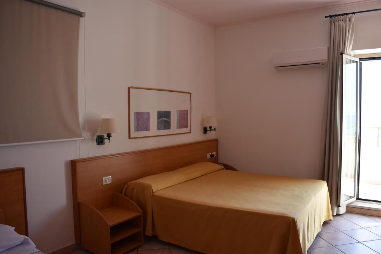 Hotel Amyclae Sperlonga Bagian luar foto
